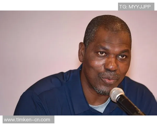 哈基姆奥拉朱旺的传奇生涯与他如何改变中锋位置的打法与篮球历史进程